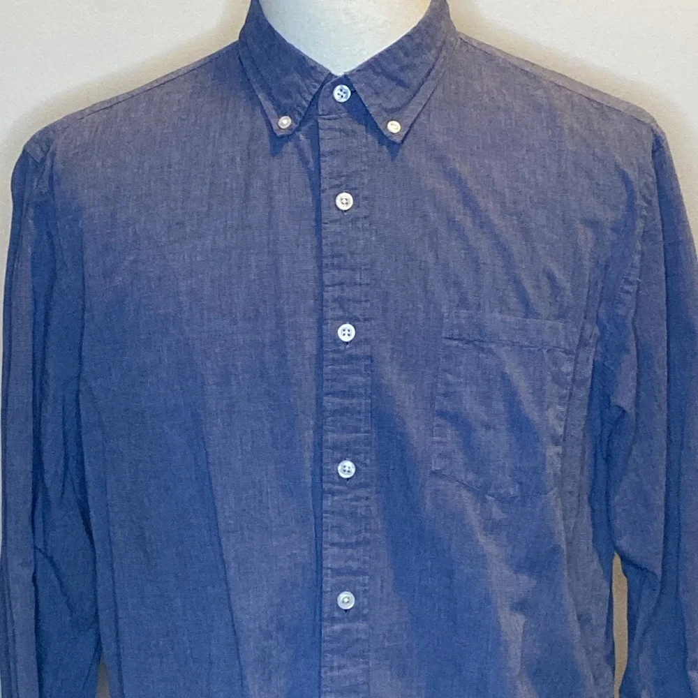 J. Crew Long-Sleeve Button-Down Shirt in 100% Blue Cotton (sz XL)